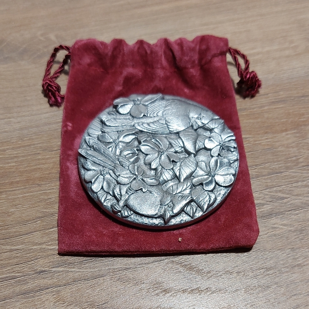 Hampshire Pewter Finely Detailed Cardinal Themed Round Compact Purse Mirror